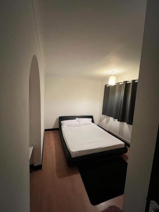 Cheerful 3 Bed House With Free Parking. Villa Nottingham Luaran gambar