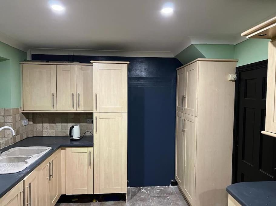 Cheerful 3 Bed House With Free Parking. Villa Nottingham Luaran gambar