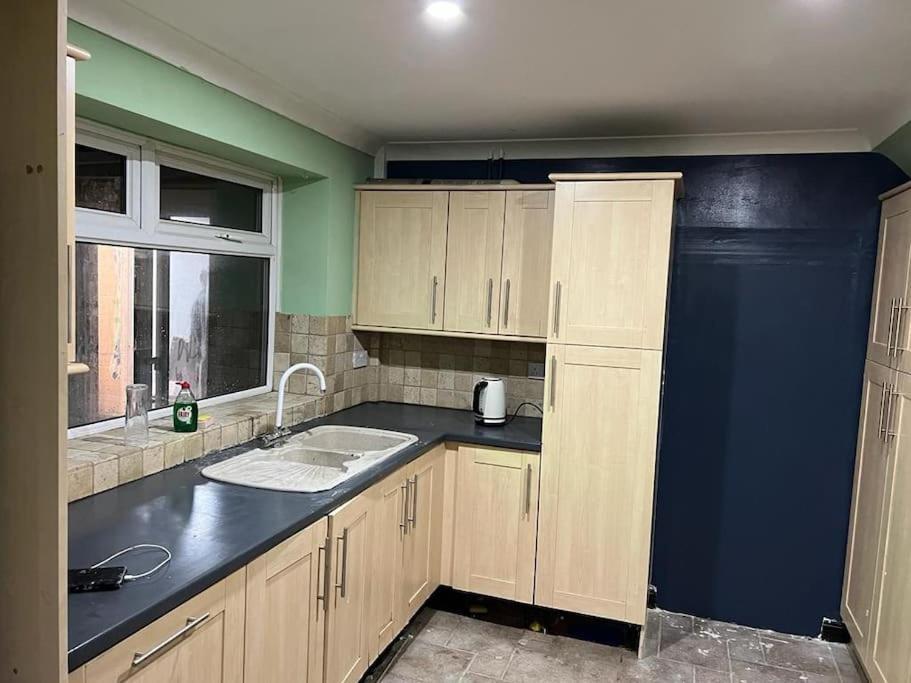 Cheerful 3 Bed House With Free Parking. Villa Nottingham Luaran gambar