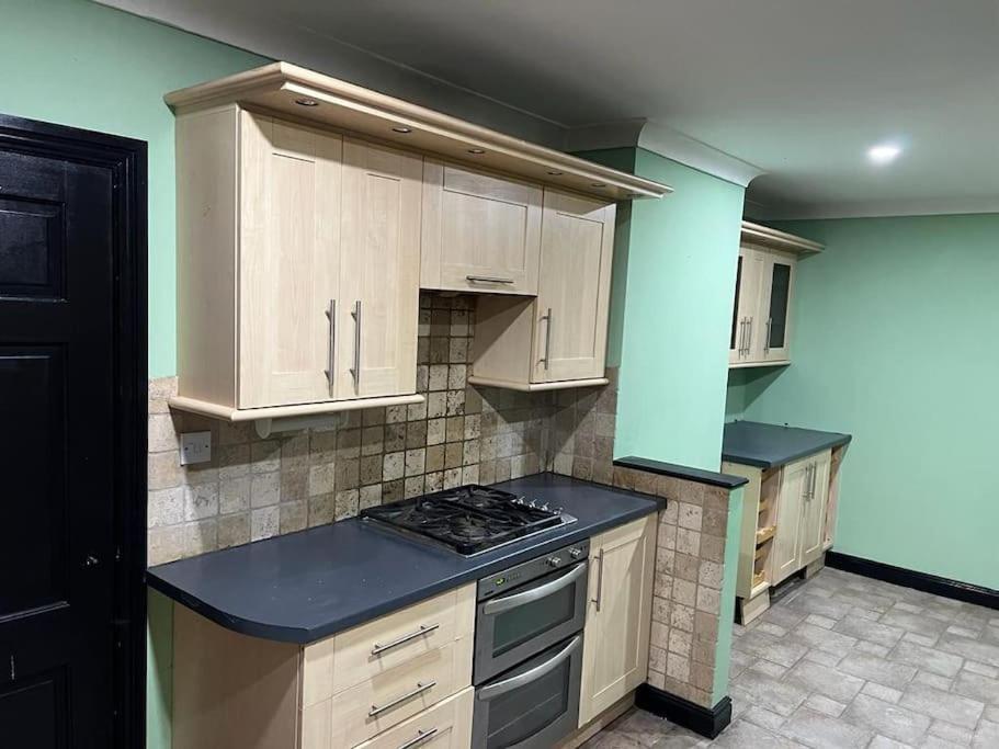 Cheerful 3 Bed House With Free Parking. Villa Nottingham Luaran gambar