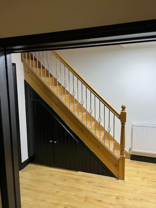Cheerful 3 Bed House With Free Parking. Villa Nottingham Luaran gambar
