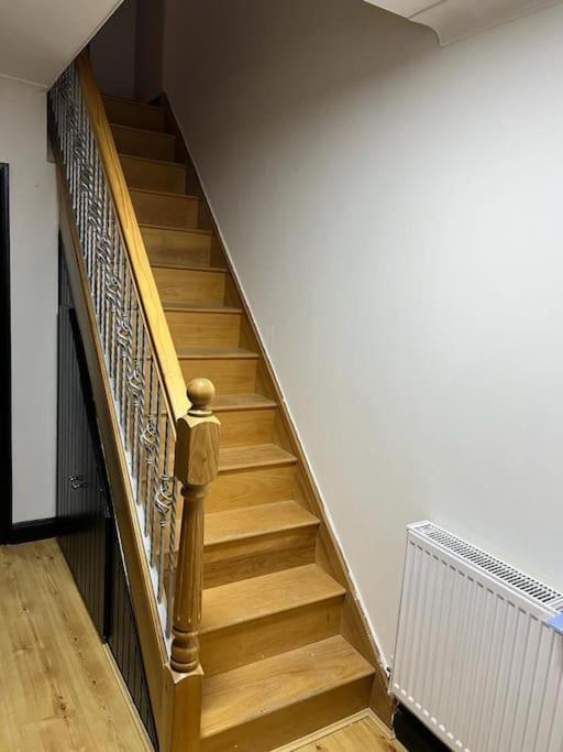 Cheerful 3 Bed House With Free Parking. Villa Nottingham Luaran gambar